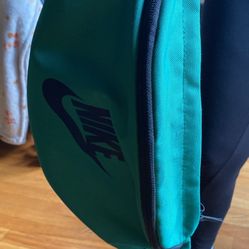 New large Nike fanny pack