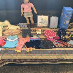 Amercan  Girl  Doll and Accessories. Good Condición 