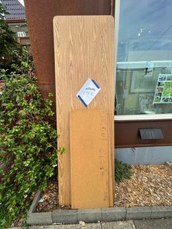 Free table and particleboard