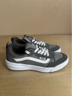 Boy’s Youth Vans Range Sneakers Size 4Y Brand new