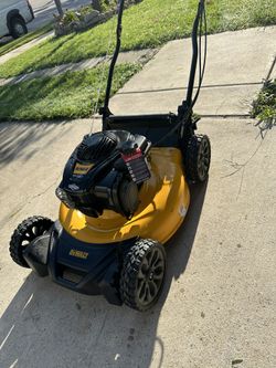 Dewalt Gas Self propelled Lawnmower