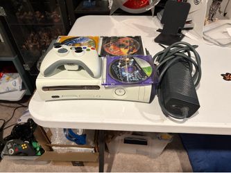 Microsoft Xbox 360 Console Bundle with Halo 1, 2, 3 and Controller