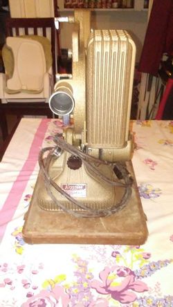 Old projecter working condition Great for that low.