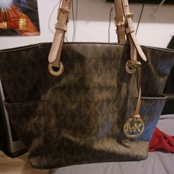 Michael Kors Jet Set Tote Bag