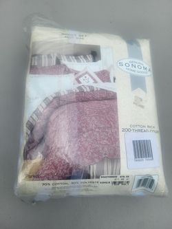 Sonoma Home Goods king size sheet set. NIB