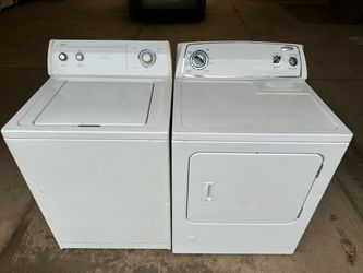 Whirlpool washer and gas dryer laundry set