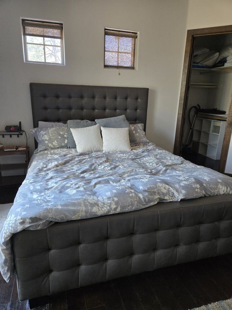 CA King Casper Mattress, Boxspring, Bedframe