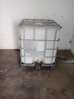 Water tank for travel