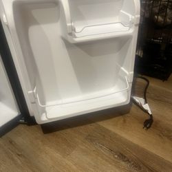 mini fridge 