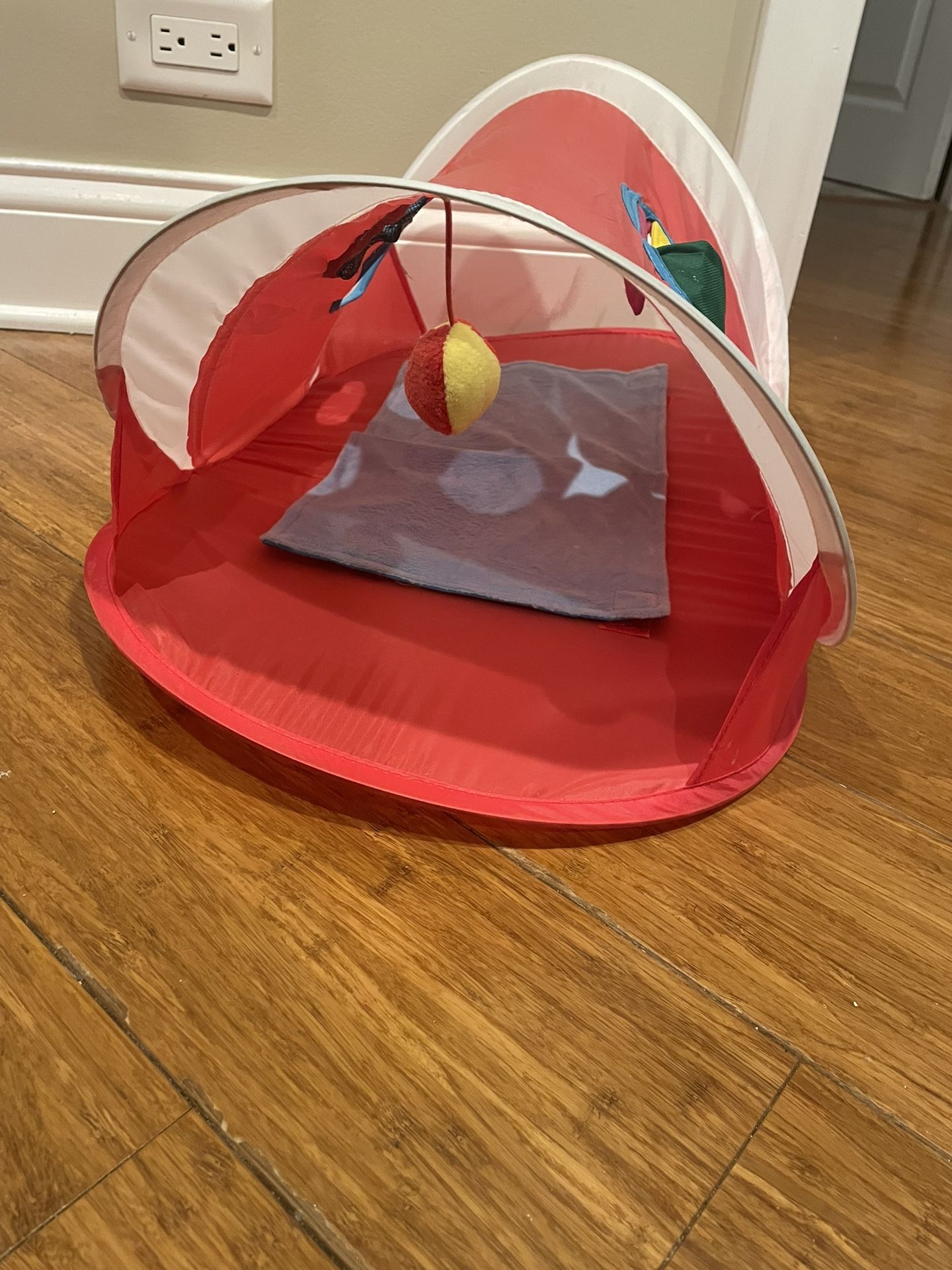Cats Peek And Play Pop Up Toy