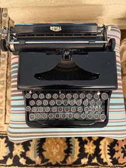Royal Vintage Manual Typewriter Black