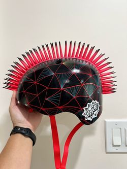 Krash Vector Victor Helmet Red Mohawk Ages 6-14.
