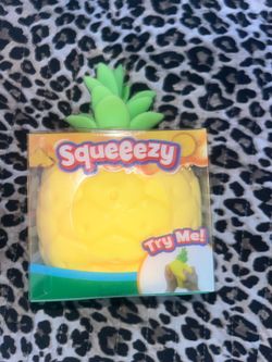 Squeezy pineapple squishie