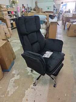 HOMRELEO Black velvet office chair with footrest