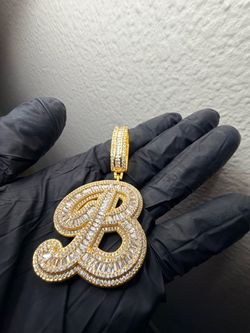 VVS Moissanite (B) pendant