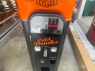Harley Davidson coin operated soda vending machine gets cold dont know much about has bumps / bruises ,made by wurlitzer for Harley Davidson, what you