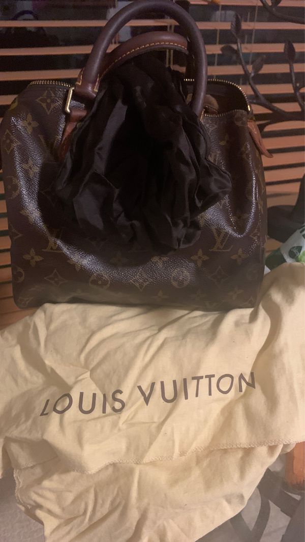 Authentic Louis Vuitton Purse And Scarf for Sale in Temple Hills, MD - OfferUp