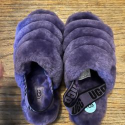 New Woman’s UGG’s Purple Faux Fur Lamb Slippers Sandals Size 6 with Black Trim Logo Elastic Strap Bands
