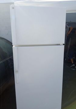 GE  Top Mount White Refrigerator Fridge
