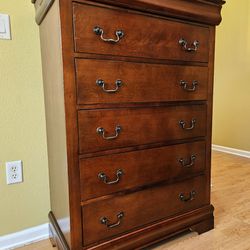 Clean And Nice 6 Drawer Chest /Tall Dresser. 