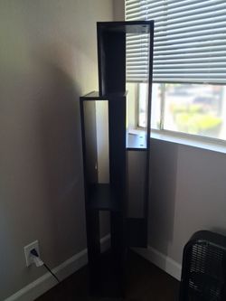 Floating shelf comes with bracket