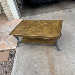 Extendable Coffee Table $20