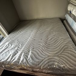 King Size Matress And Box Spring 
