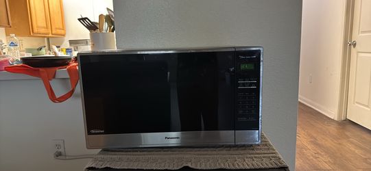 Panasonic Genius Sensor Inverter Microwave (1250W) – NN-SN965S