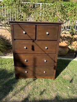 Dark Wood 5-Drawer Dresser