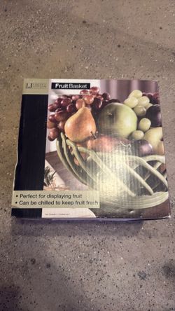 Lindsay Jordan designs fruit basket