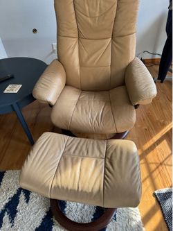 Ekorness Ekornes Stressless Medium Sand Leather "Mayfair" Swivel Recliner and Ottoman Medium