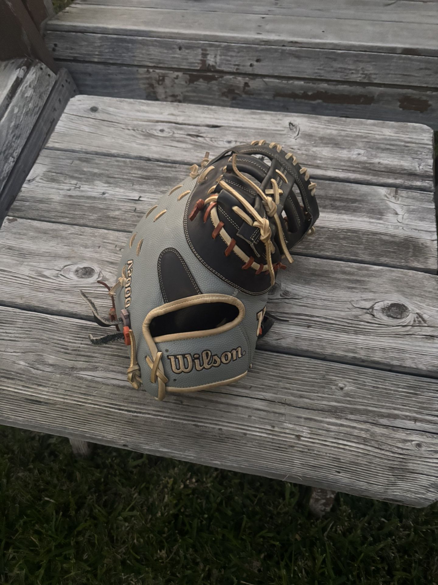 A2000 First Base Glove