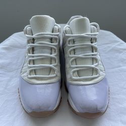 Air  Jordan 11  Retro Low Violet Sneakers US9.5