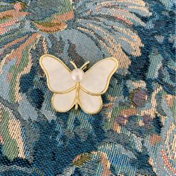 Brooch 
