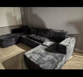 ⚫️ Brand New  Black  Corduroy Sectional Couch  ⚫️