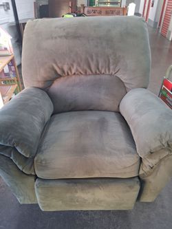 Nice cha ir for sale  suoer comfy