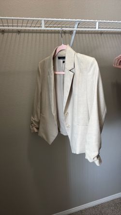 Amanda & Chelsea Beige-Cream Cropped Tailored Blazer