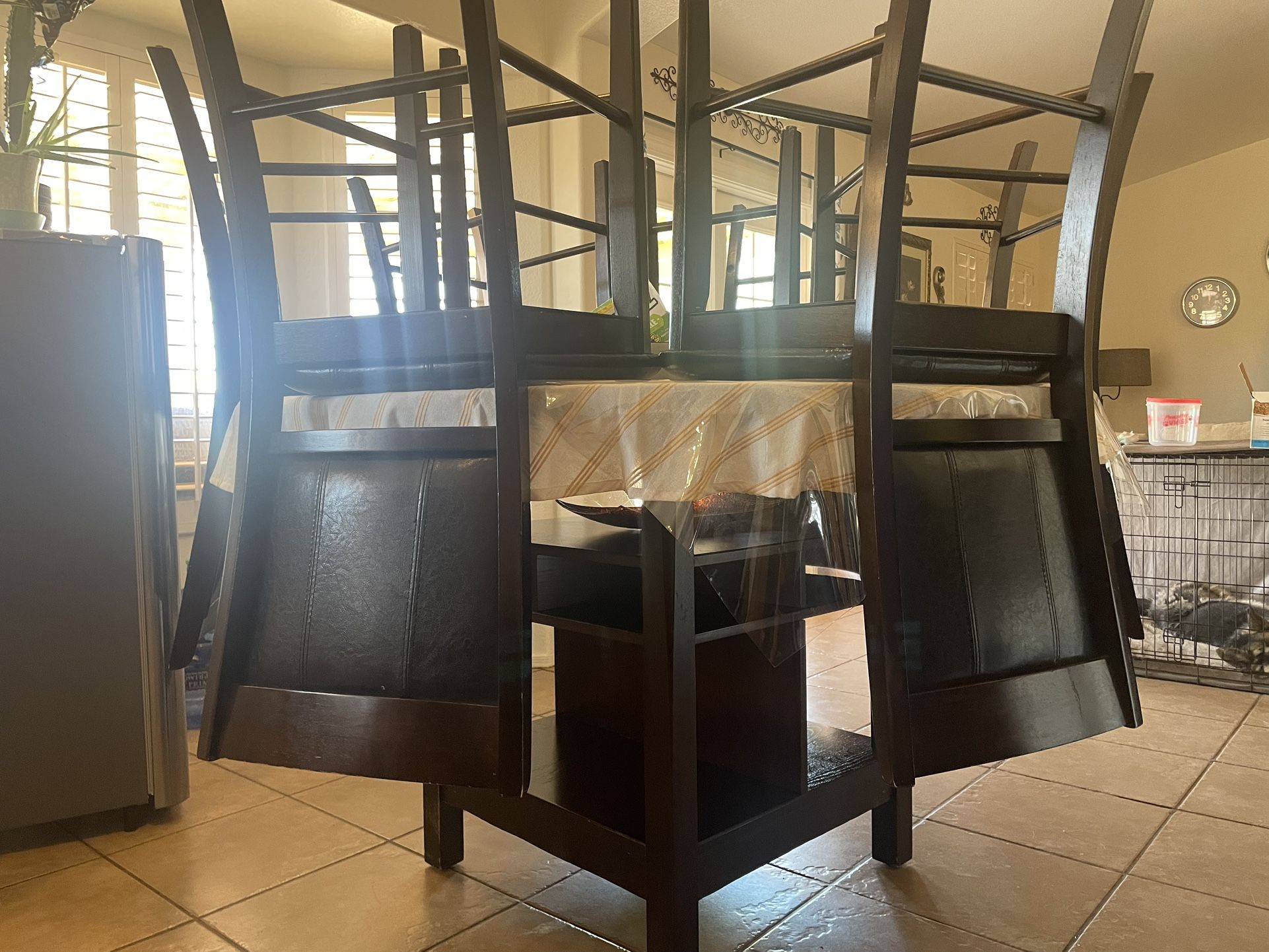 Table on Sale/ Mesa En Venta