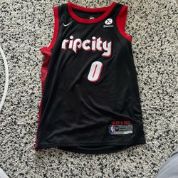 Large Damian Lillard Trailblazers jersey 
