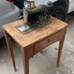 Singer Sewing Machine 1940’s