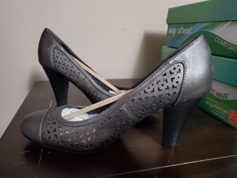 Womans shoes size 8m brand new