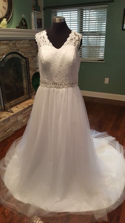 TB - Lace/Tulle Wedding Dress