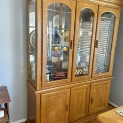 Solid Oak China Cabinet/Hutch