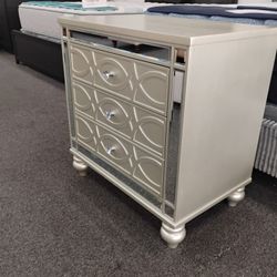 Mirror Nightstand With USB Port