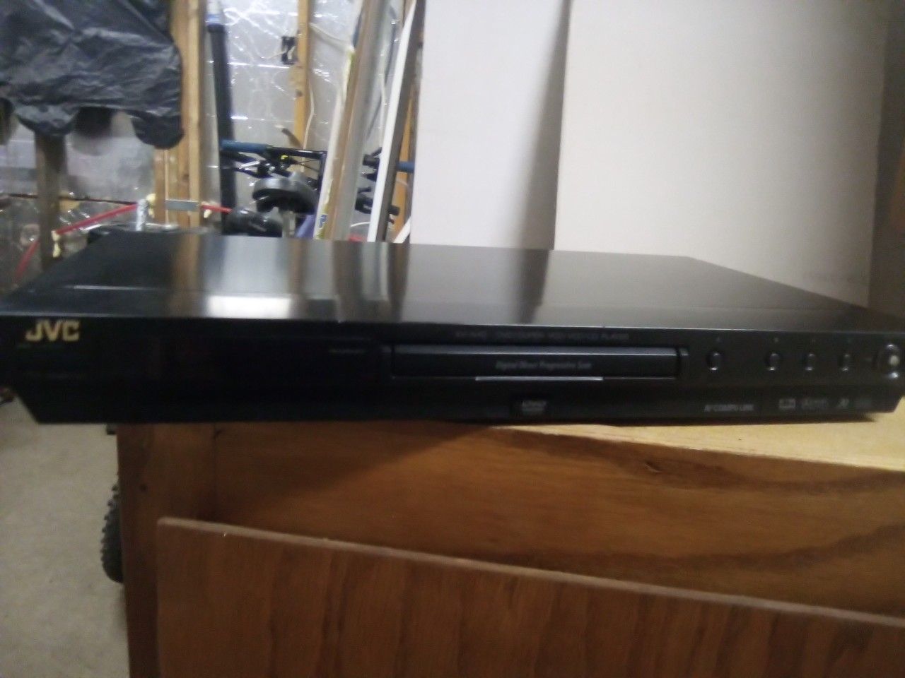 Nice JVC XV-N40 DVD / CD Player No Remote