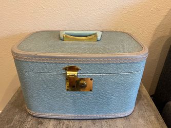 VINTAGE HARD SHELL 1960-70’S TRAIN CASE/COSMETIC CASE