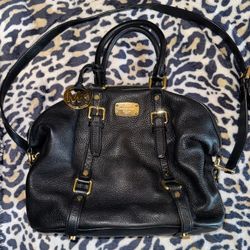 Micheal Kors Handbag (Black W/ Gold Features)