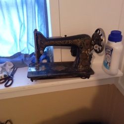 1920s Singer Sewing Machine 