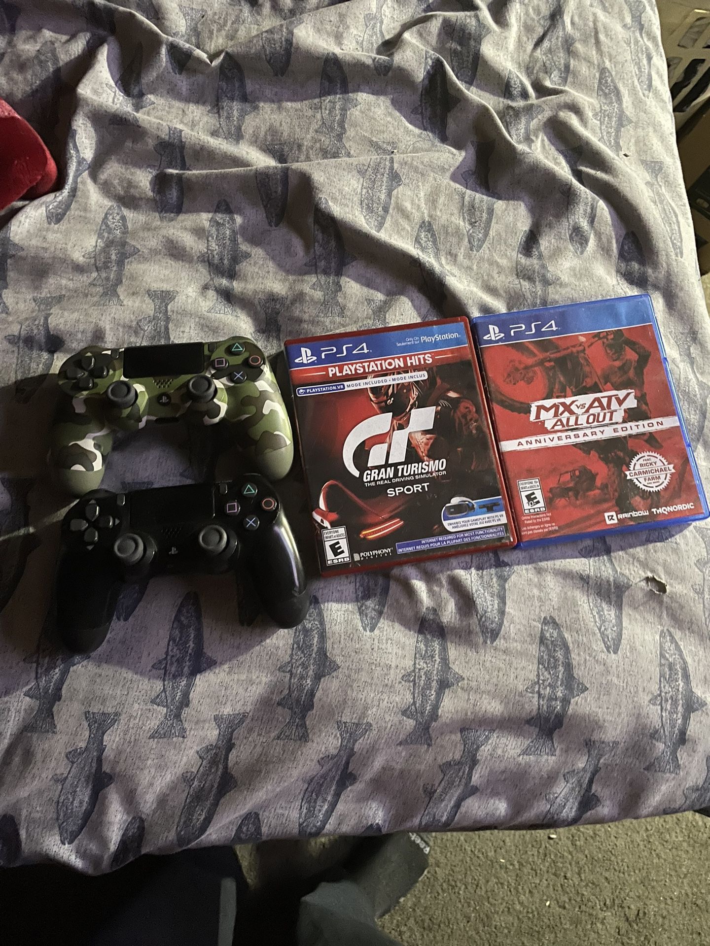 Playstation 4 Controller 2 Controllers And 2 Games