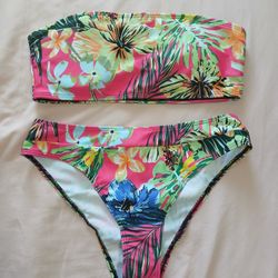 Tropical Bandeau Bikini – Vibrant & Flattering Swimwear (Size M)